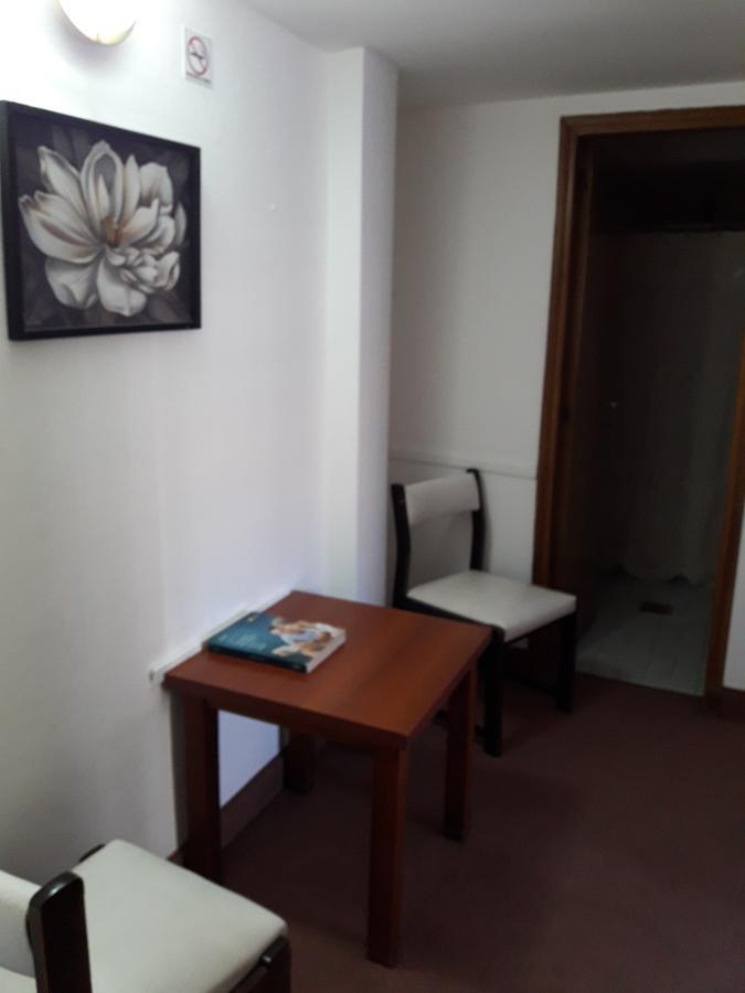 Iberia Hotel Olascoaga Neuquén Eksteriør billede